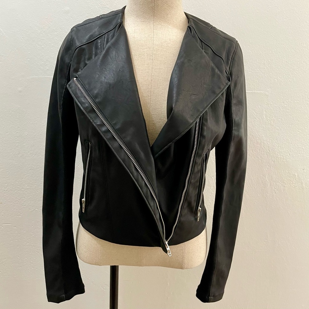 Sleek & Stunning Blank NYC Dark Faux Leather Cropped Moto Jacket Size: XS NWOT - Picture 7 of 14